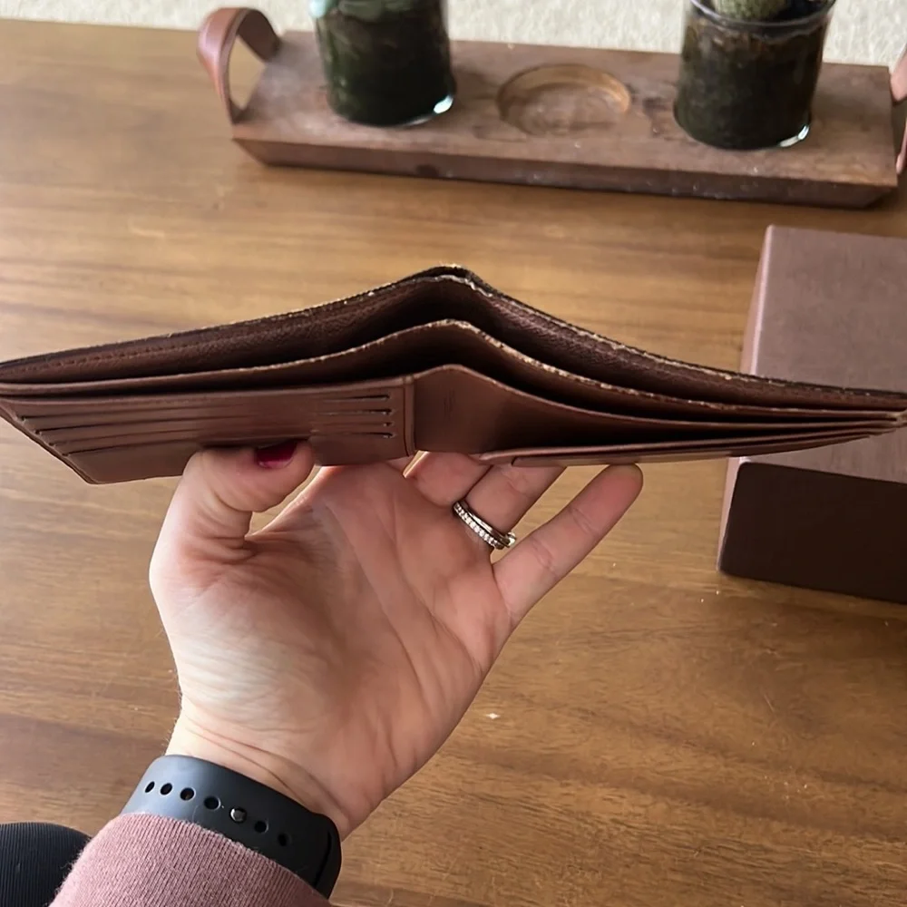 Louis Vuitton Men’s Wallet - Picture 10 of 11